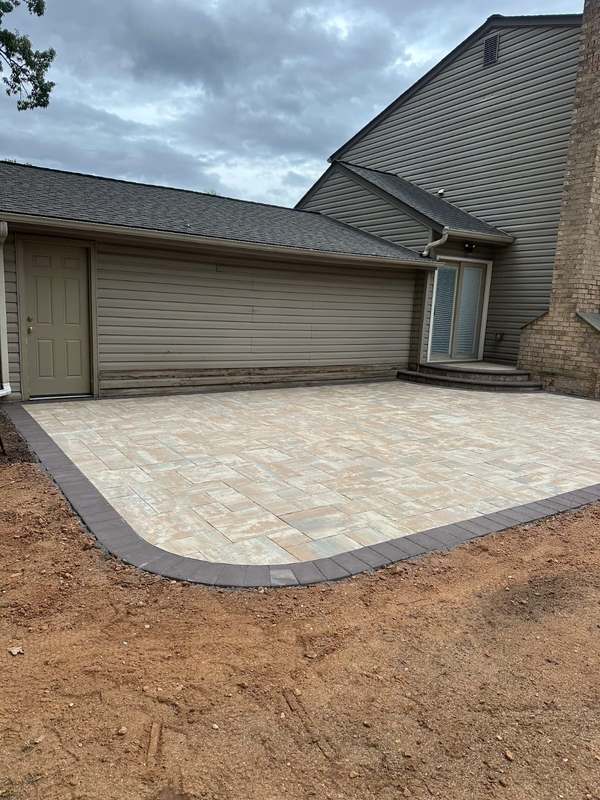 Large paver patio finished in warm tan tones